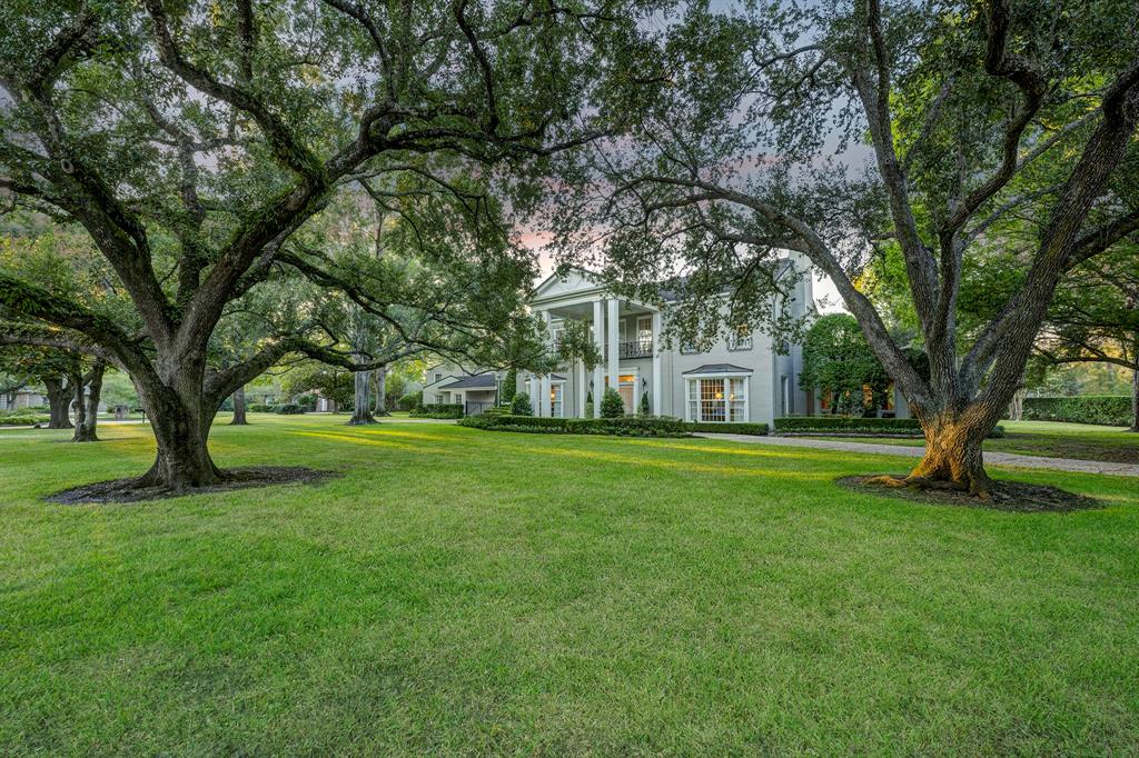 213 Kensington Court