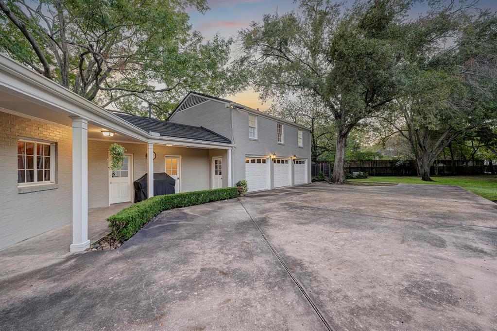 213 Kensington Court