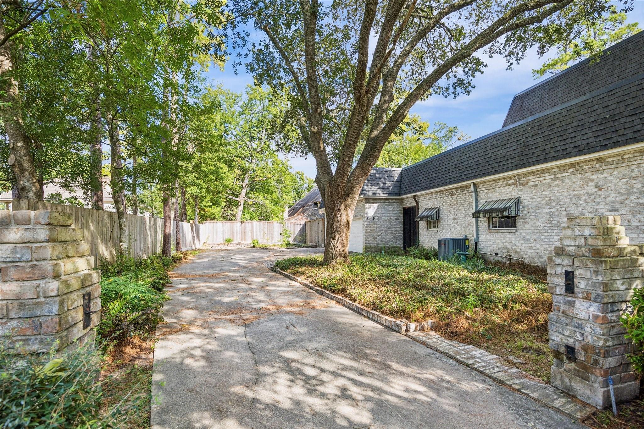 11718 Broken Bough Circle