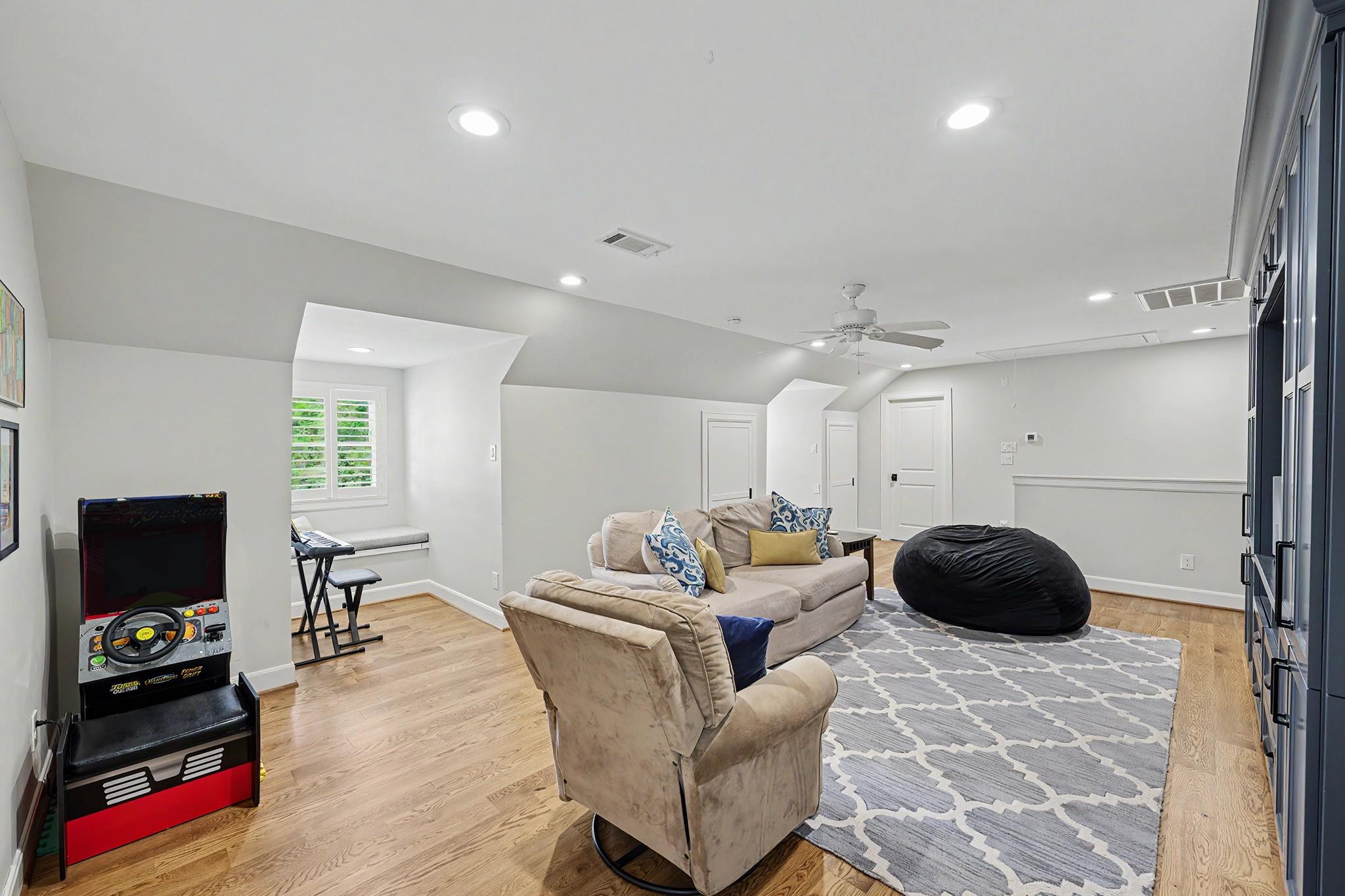 13907 Woodthorpe Lane