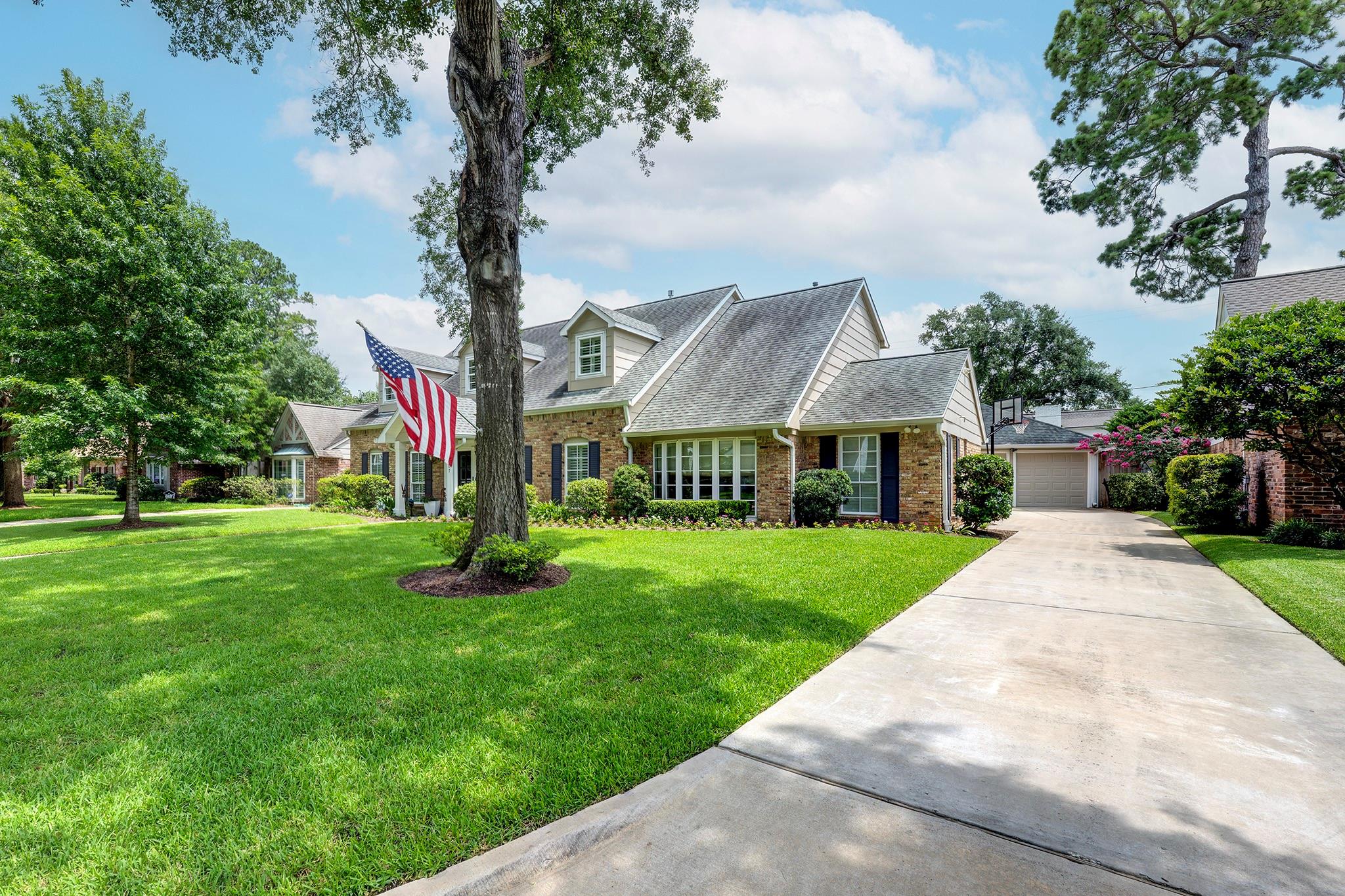 13907 Woodthorpe Lane