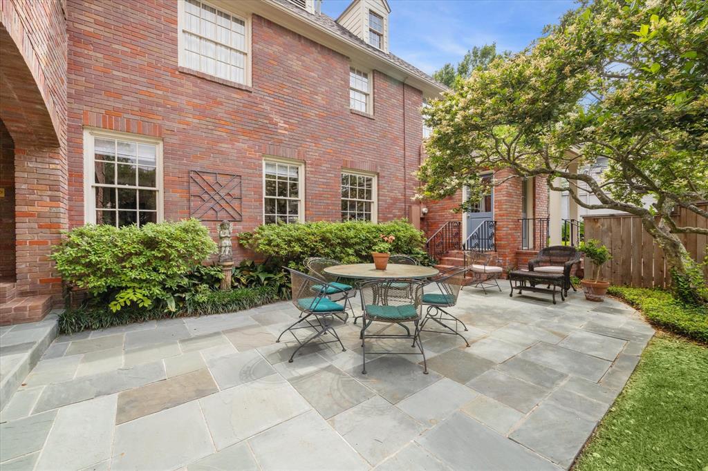 2722 Pemberton Drive