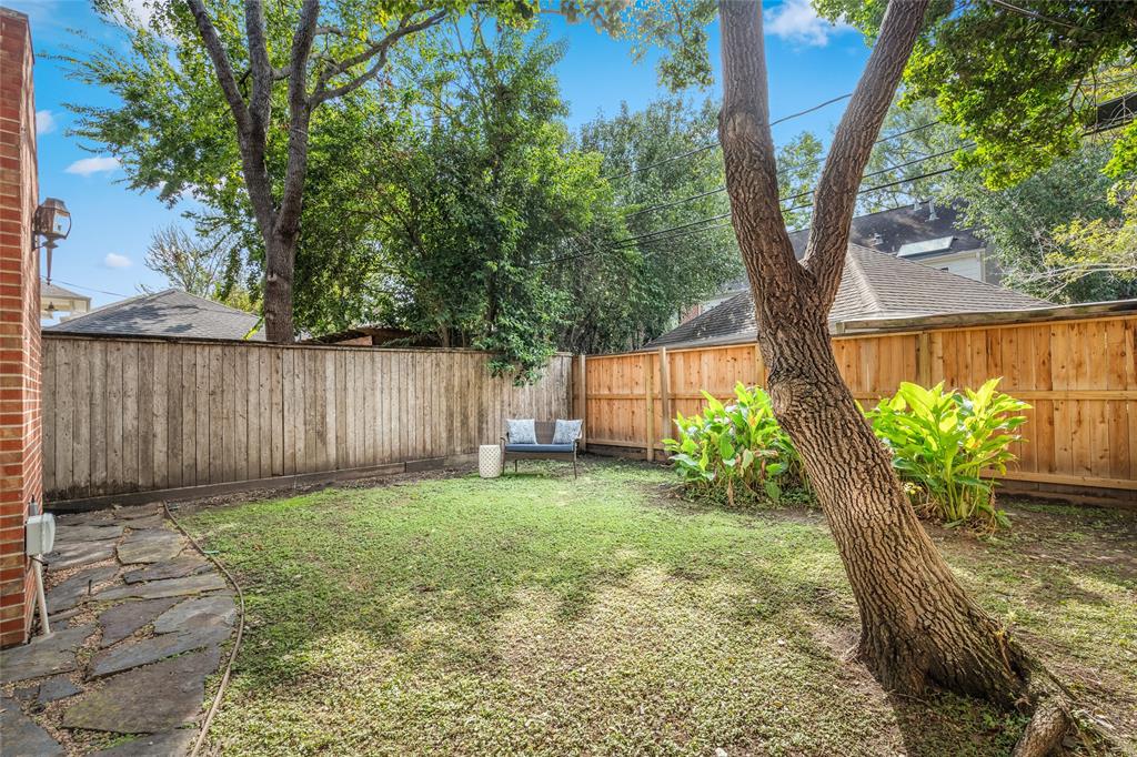 2621 Wroxton Road