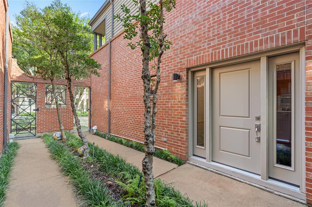 2621 Wroxton Road
