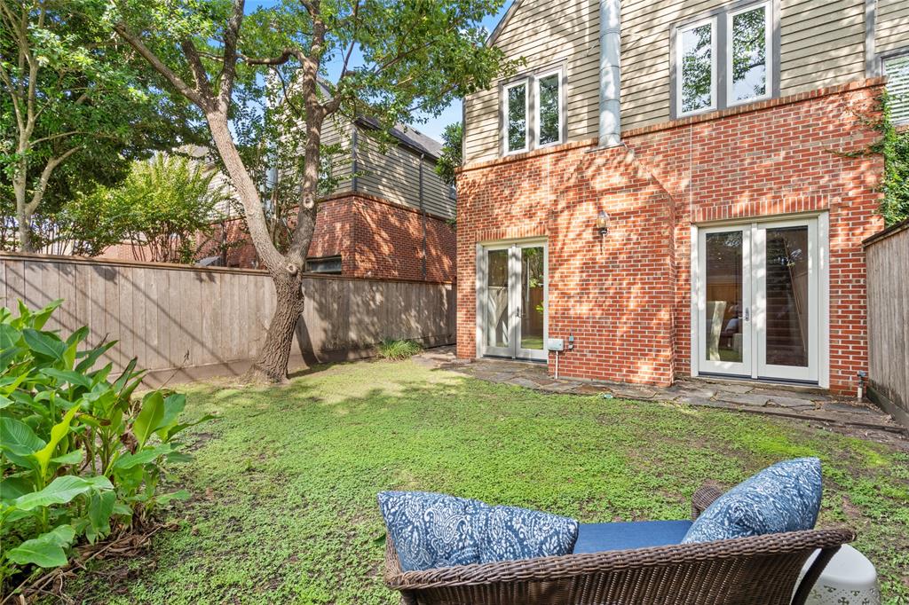 2621 Wroxton Road