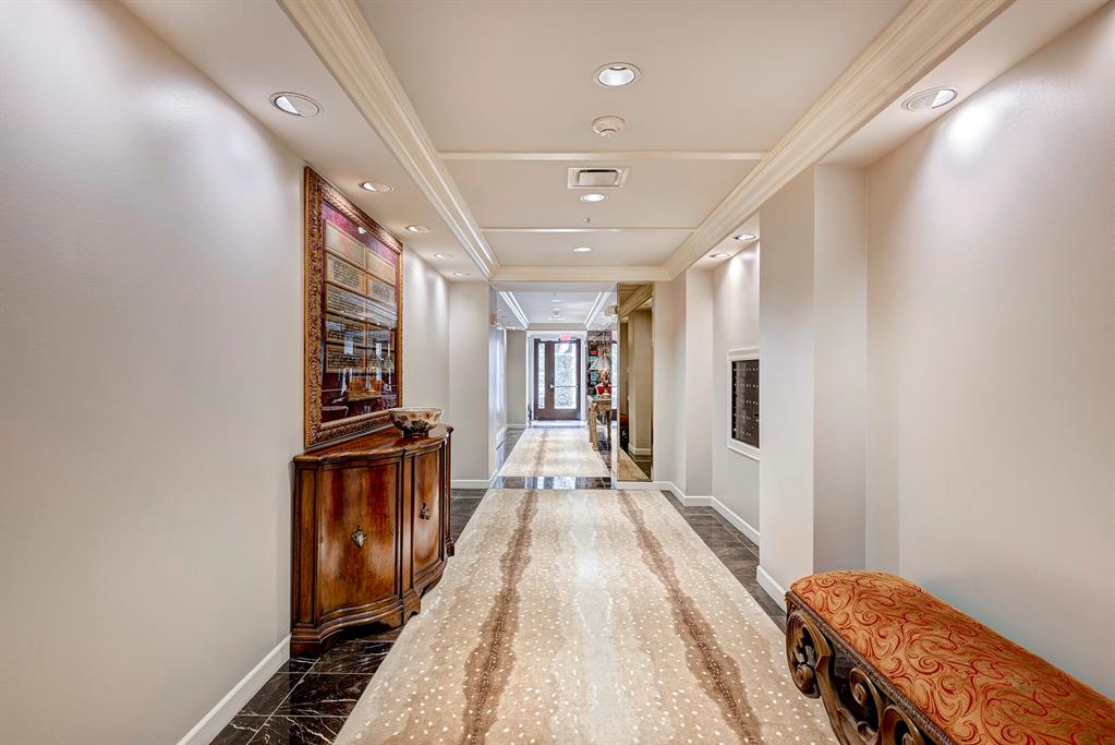 511 S Post Oak Lane # 4A