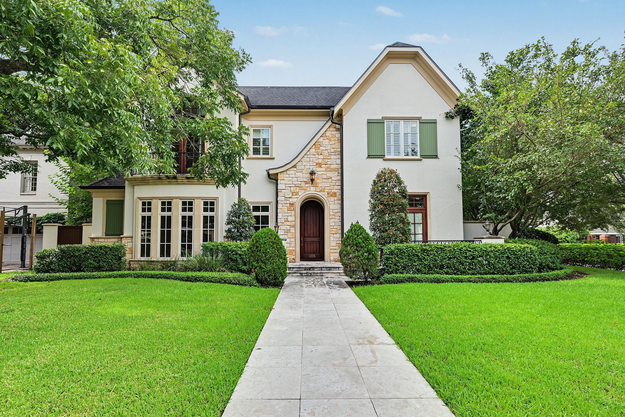 3223 Albans Road