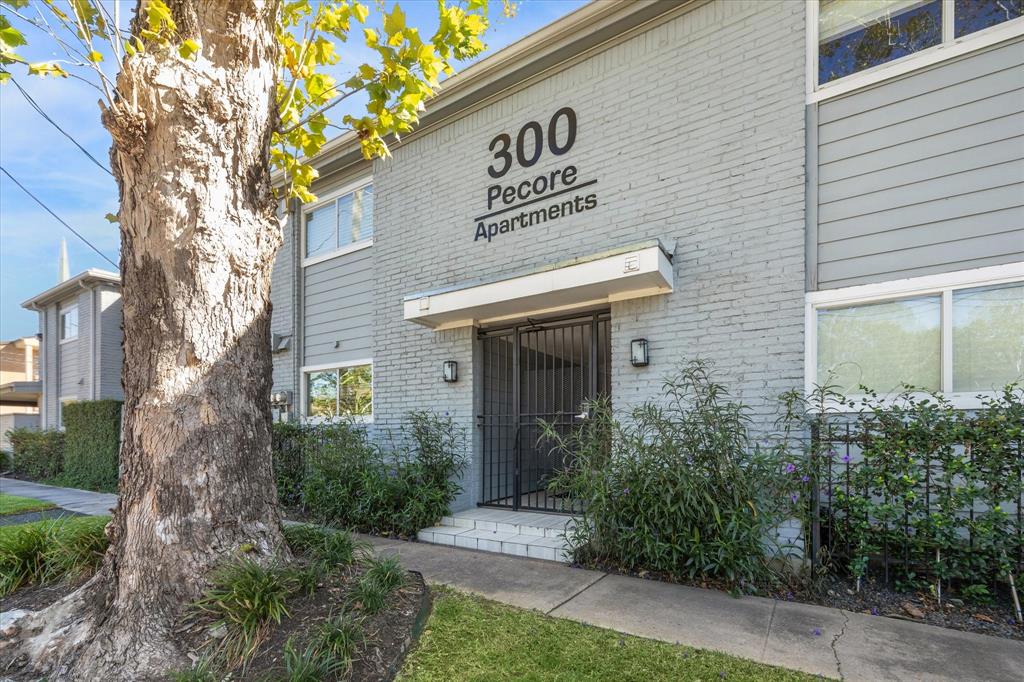 300 Pecore Street # 4