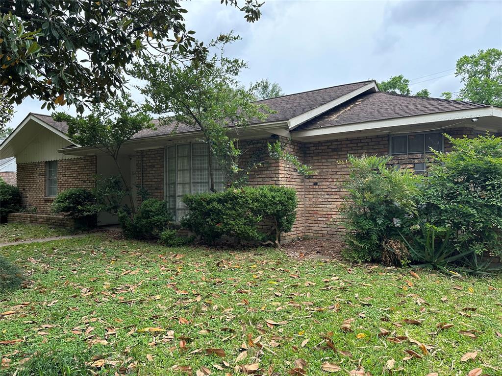 9306 Silver Lake Street