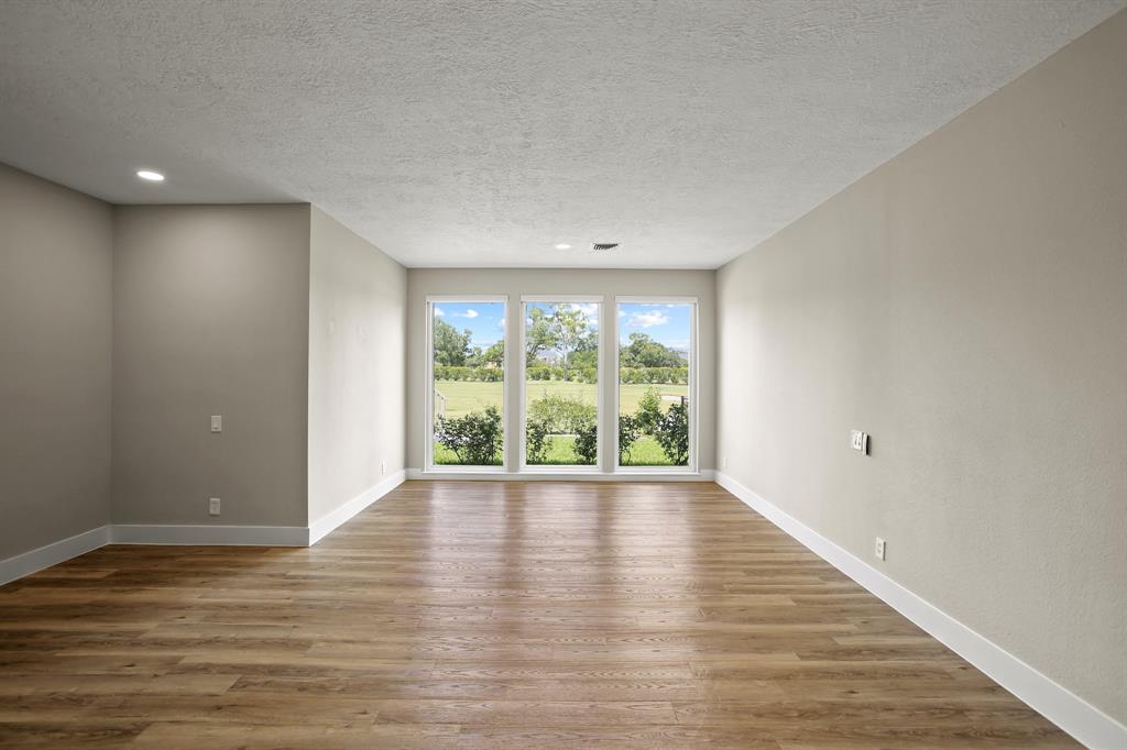 2218 Country Club Boulevard
