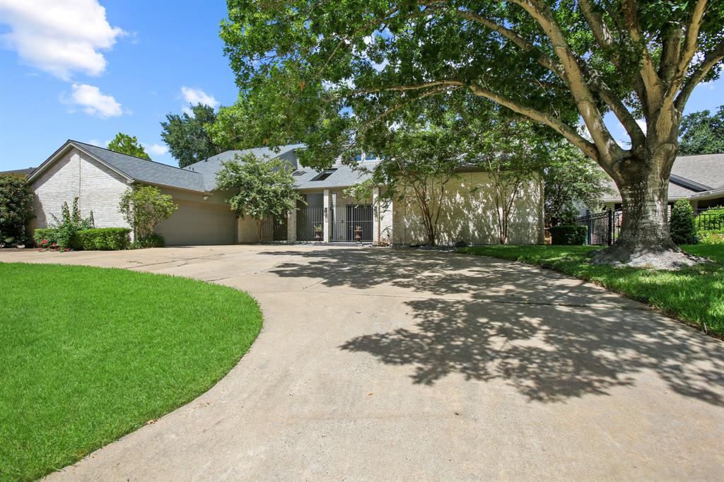 2218 Country Club Boulevard