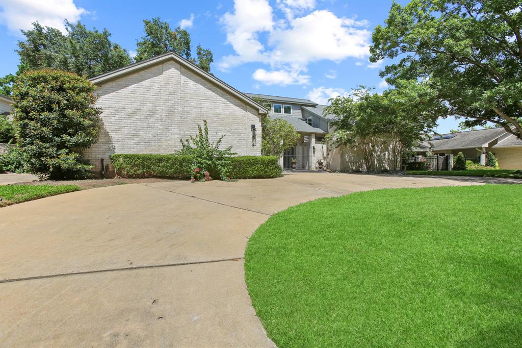 2218 Country Club Boulevard