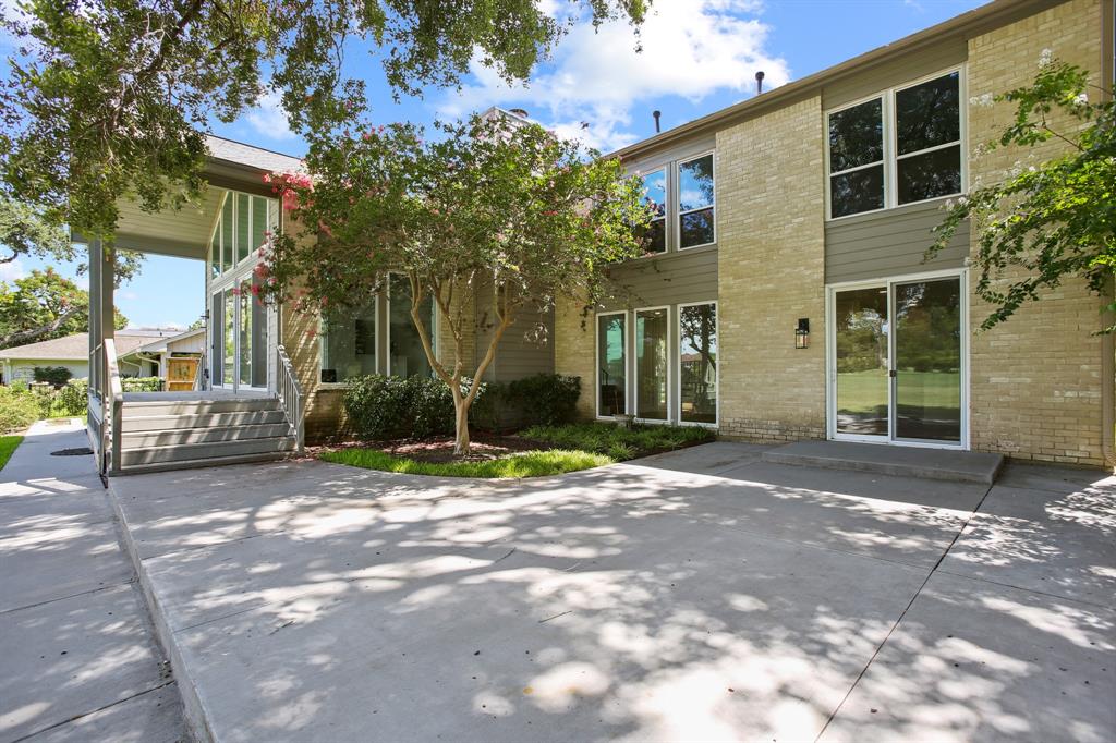 2218 Country Club Boulevard