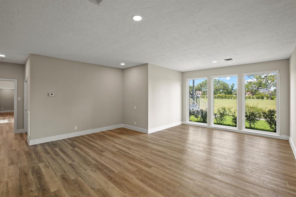 2218 Country Club Boulevard