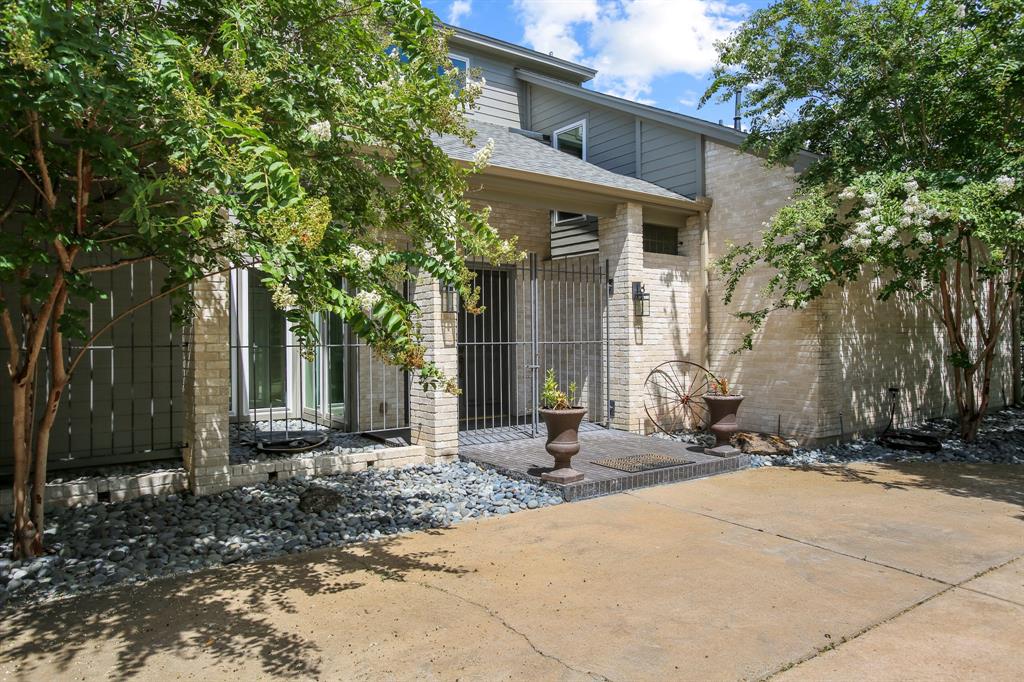 2218 Country Club Boulevard