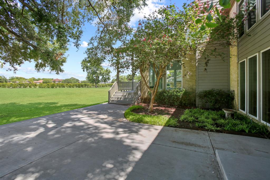 2218 Country Club Boulevard