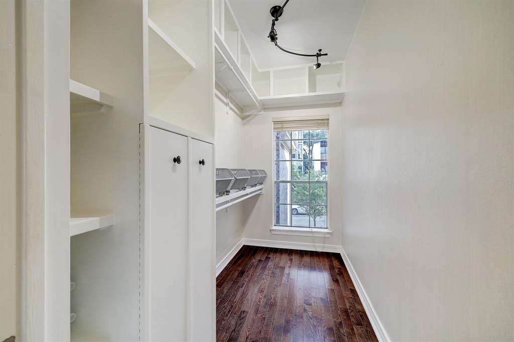 512 W Drew Street