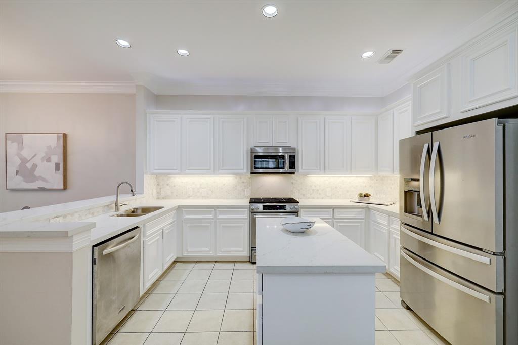 512 W Drew Street
