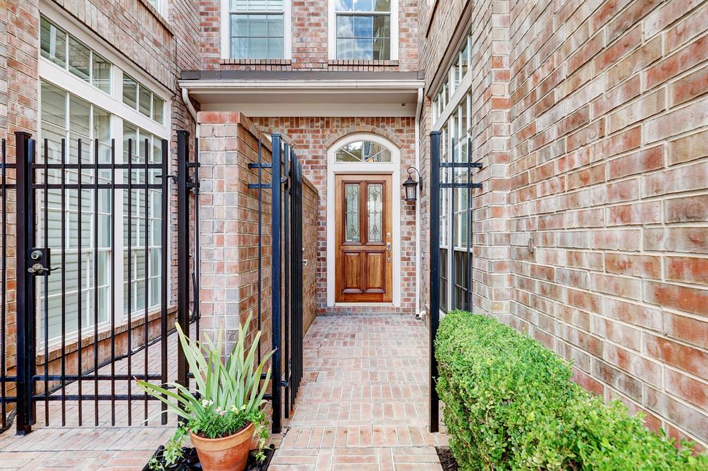 512 W Drew Street
