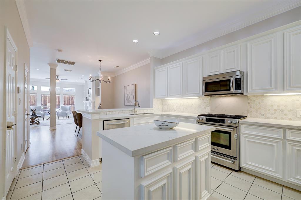 512 W Drew Street