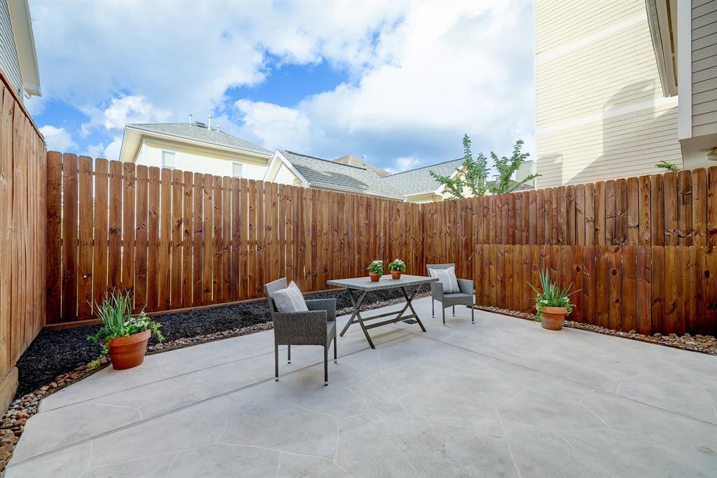 512 W Drew Street