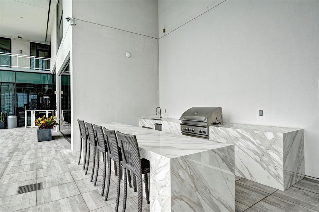 1409 Post Oak Boulevard # 1303