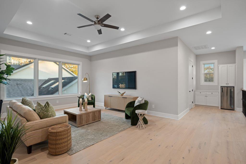 2046 Macarthur Street