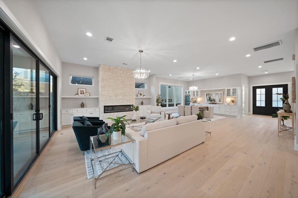 2046 Macarthur Street