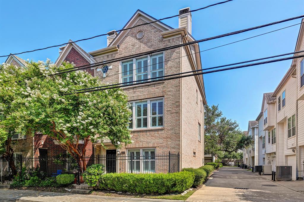 1506 W Webster Street