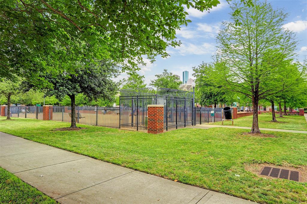 1506 W Webster Street