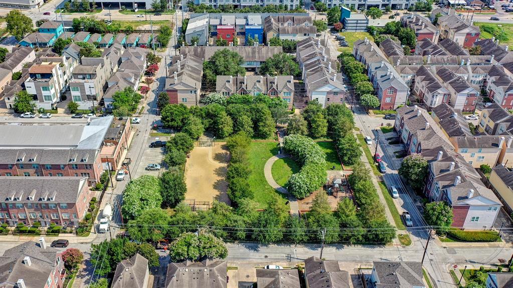 1506 W Webster Street