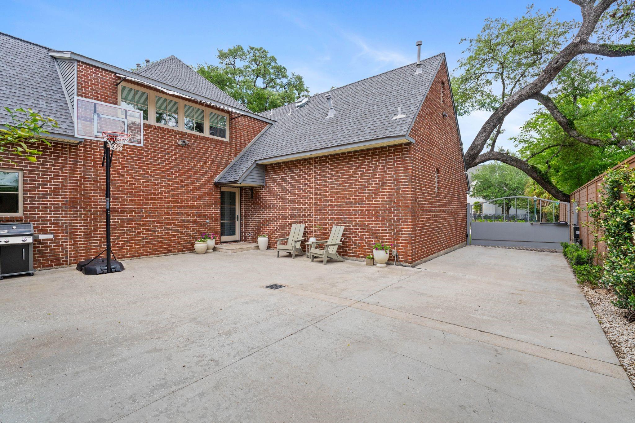 2105 Pelham Drive