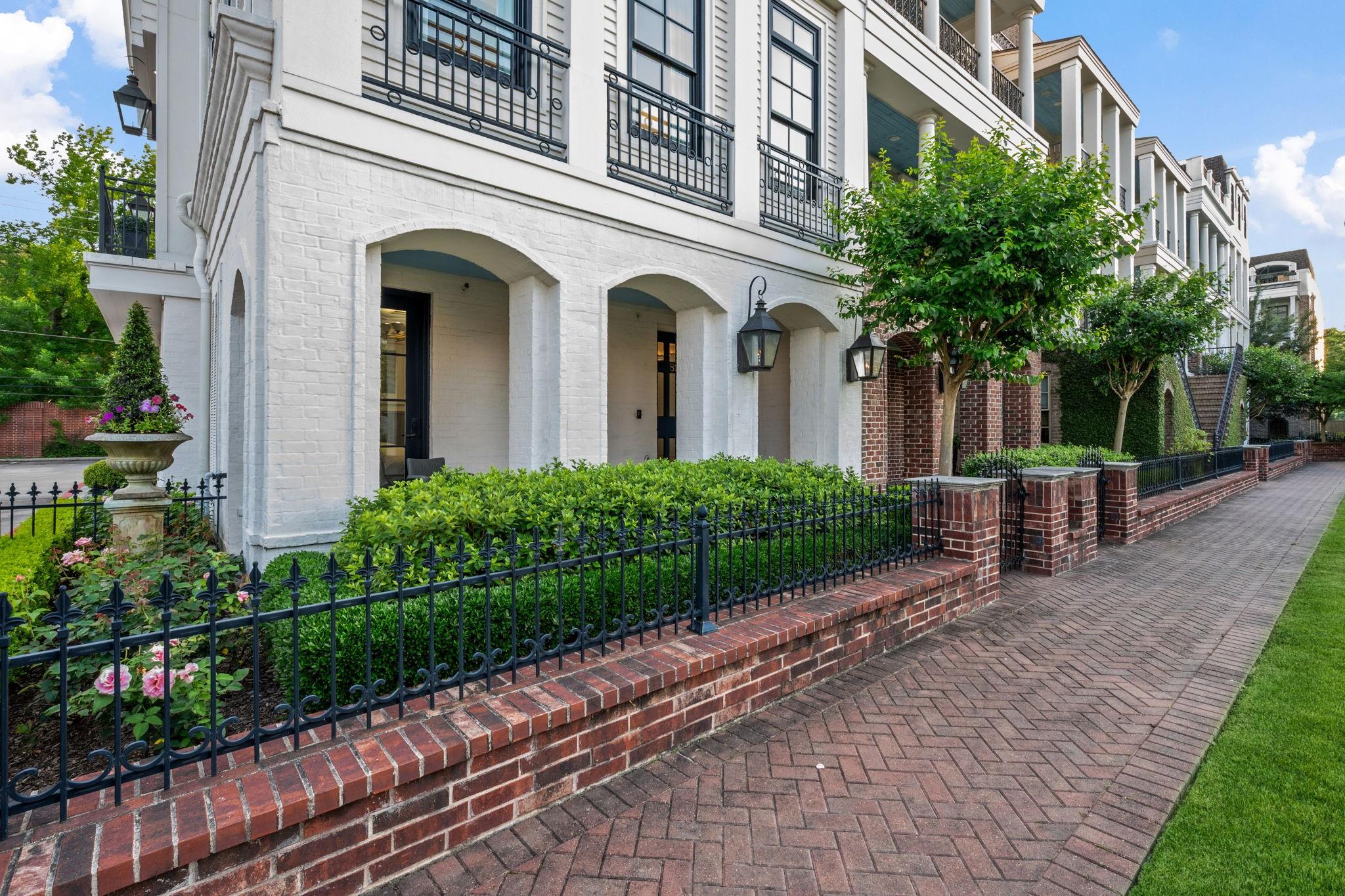 81 Crain Square Boulevard