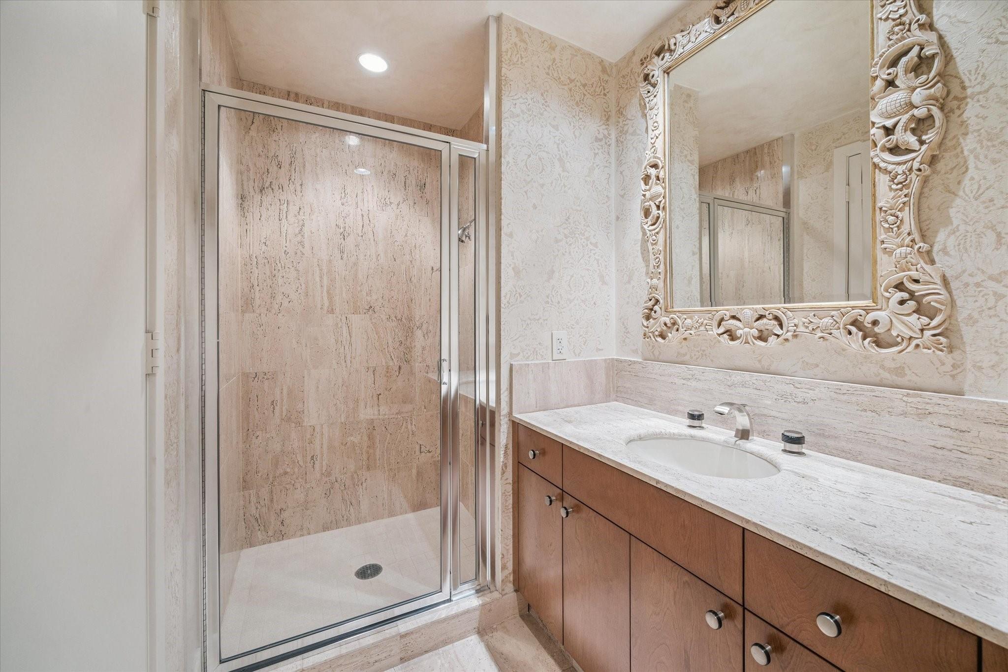 121 N Post Oak Lane # 701