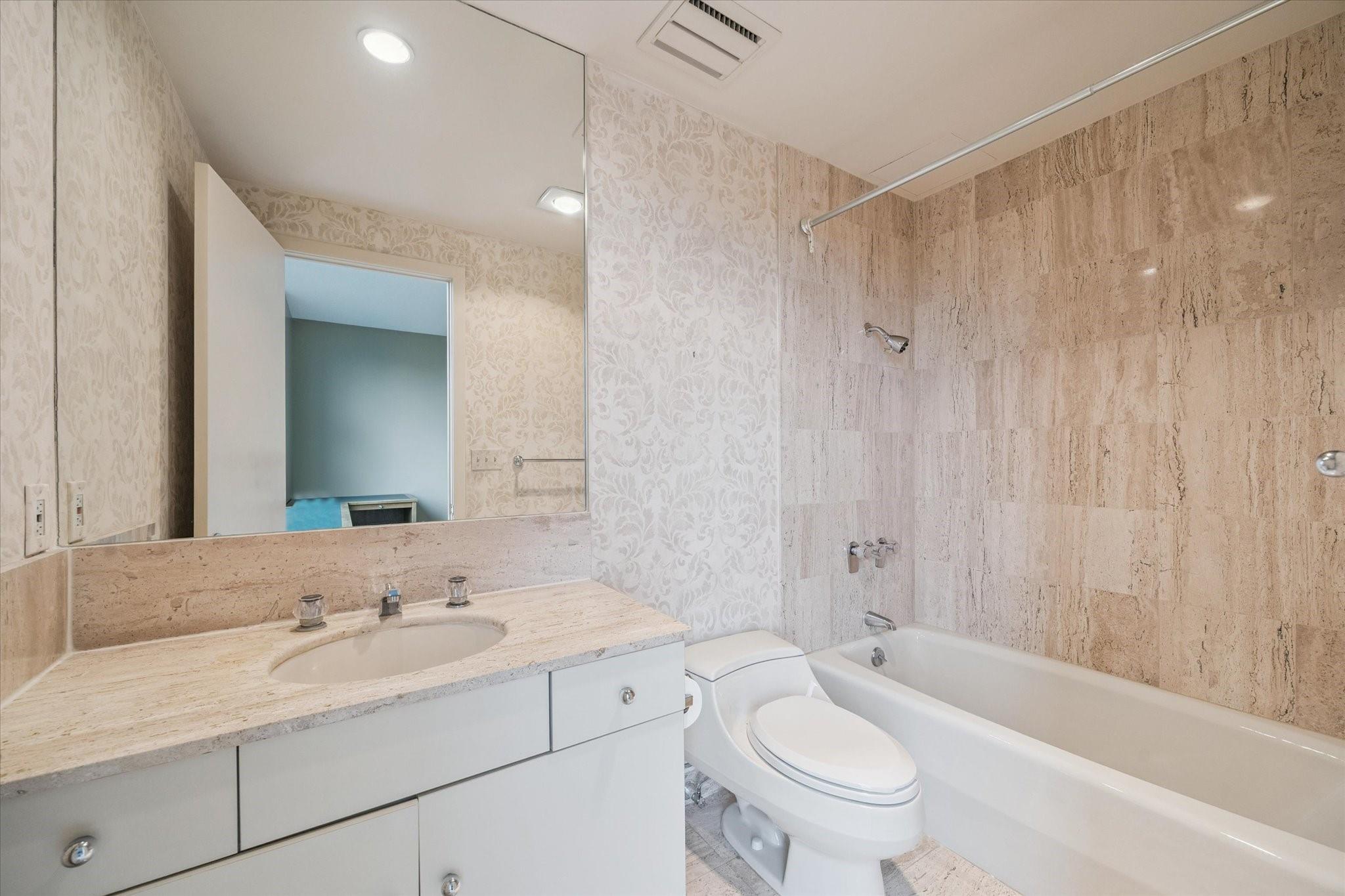 121 N Post Oak Lane # 701