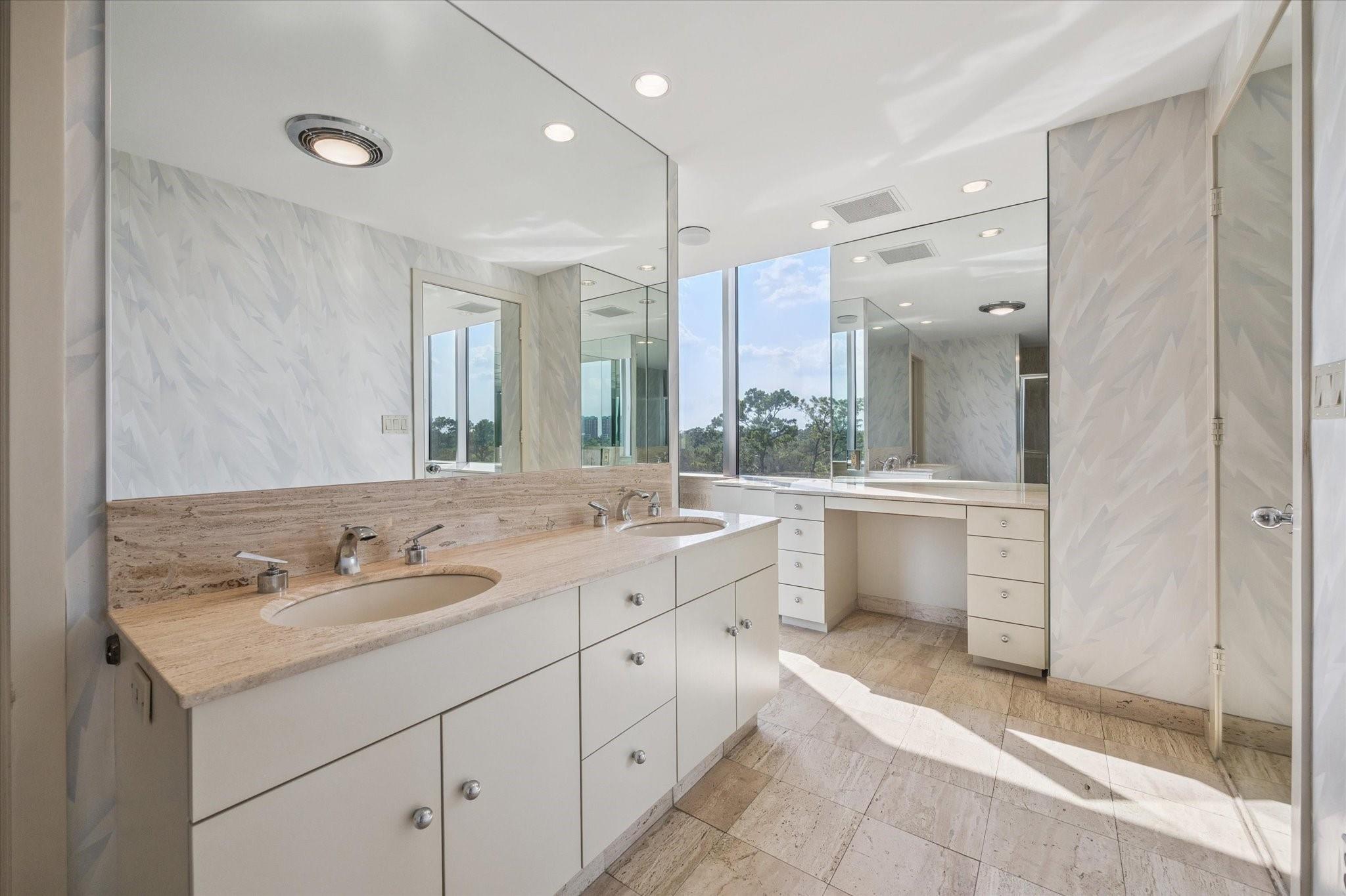 121 N Post Oak Lane # 701
