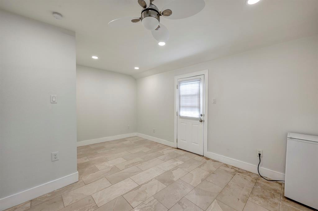 3071 Locke Lane