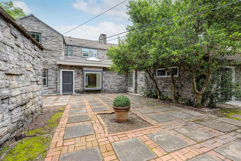 3071 Locke Lane
