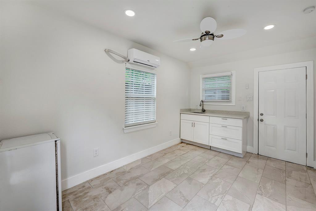3071 Locke Lane