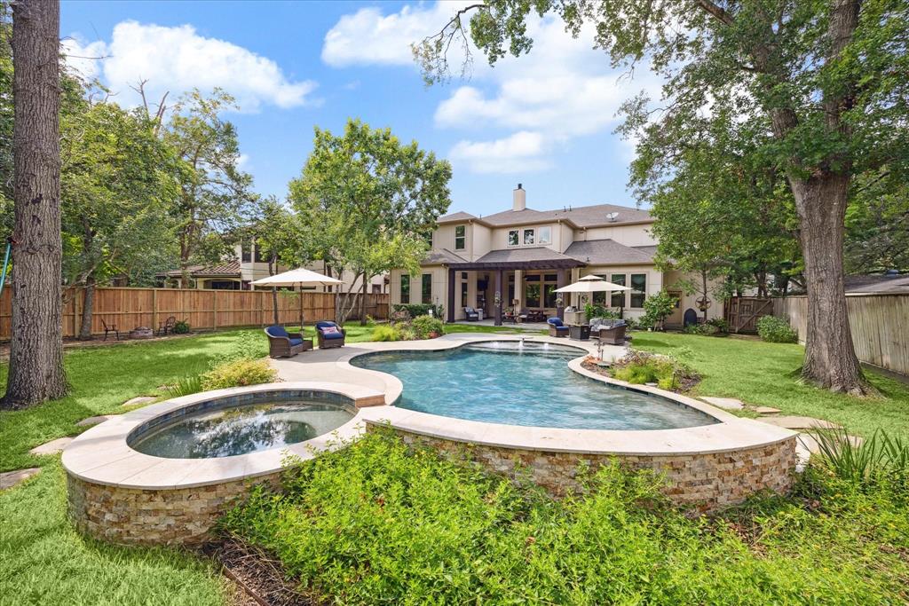 8827 Cavell Court