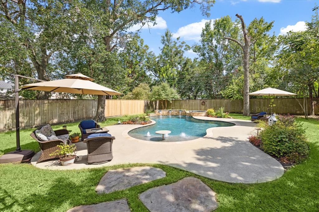8827 Cavell Court