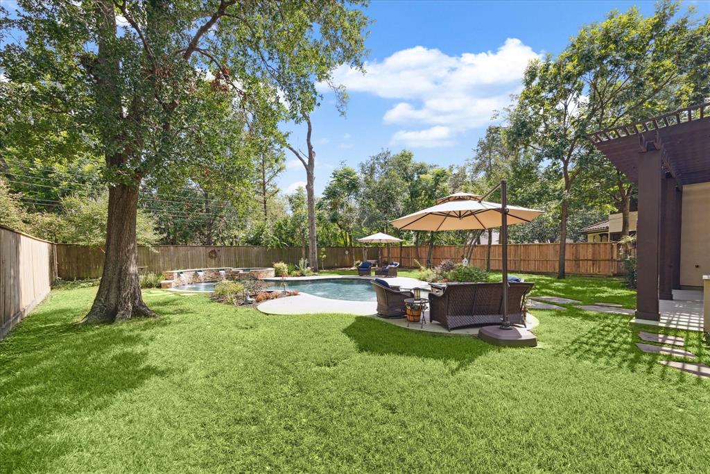 8827 Cavell Court