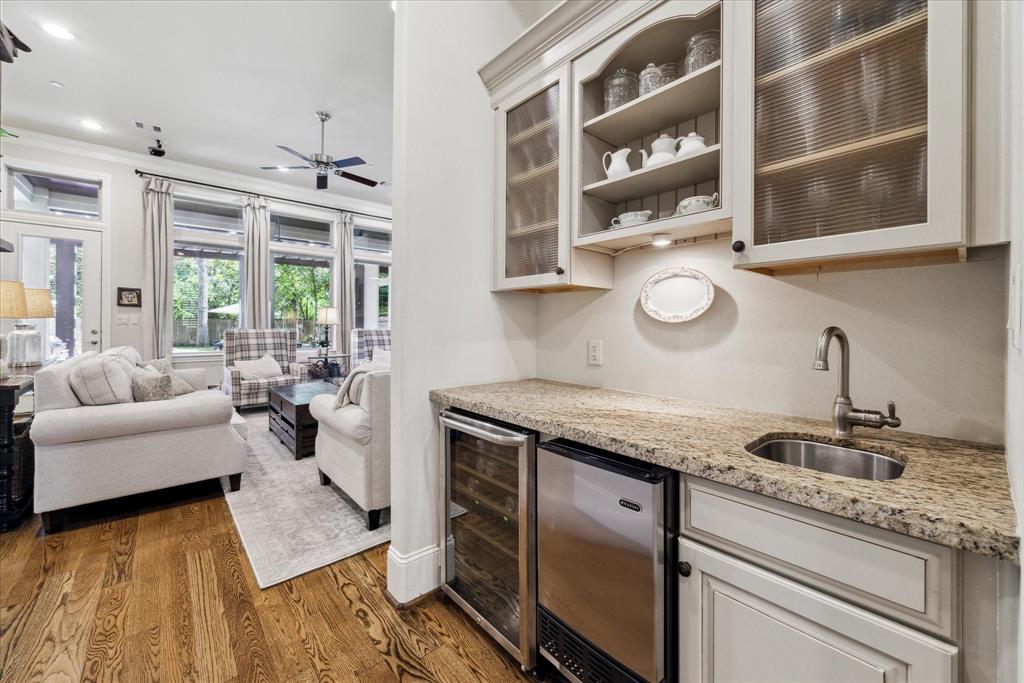 8827 Cavell Court