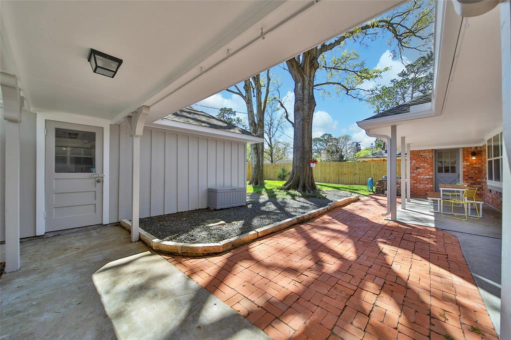 1127 Curtin Street