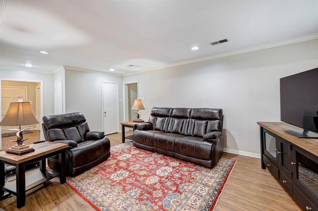 6015 Valley Forge Drive