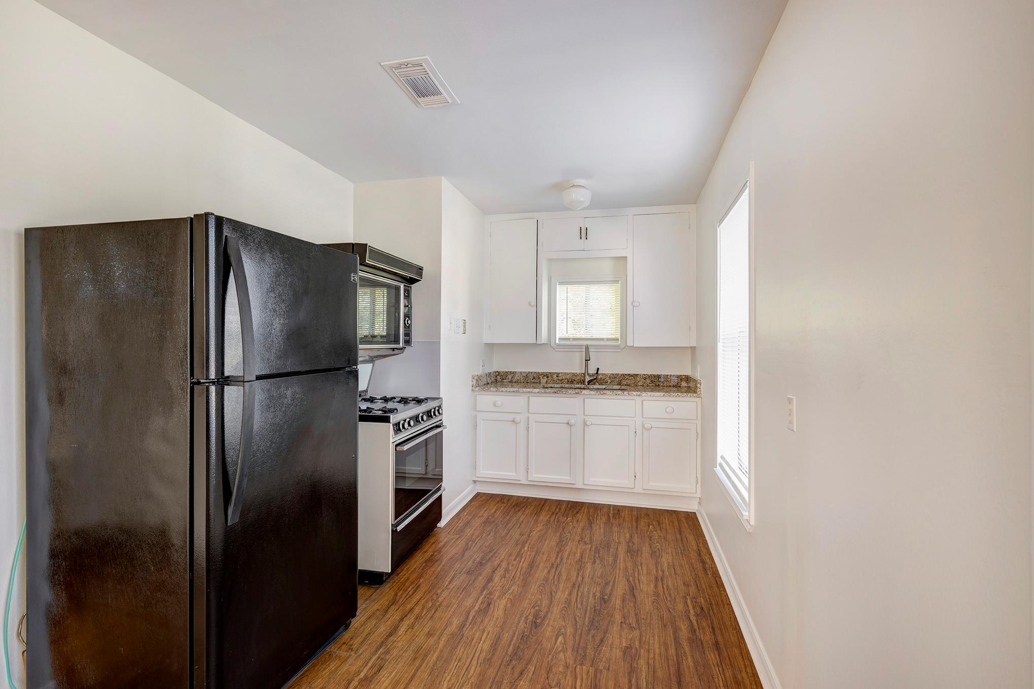 309 W 21st 1/2 Street Unit: UPPER