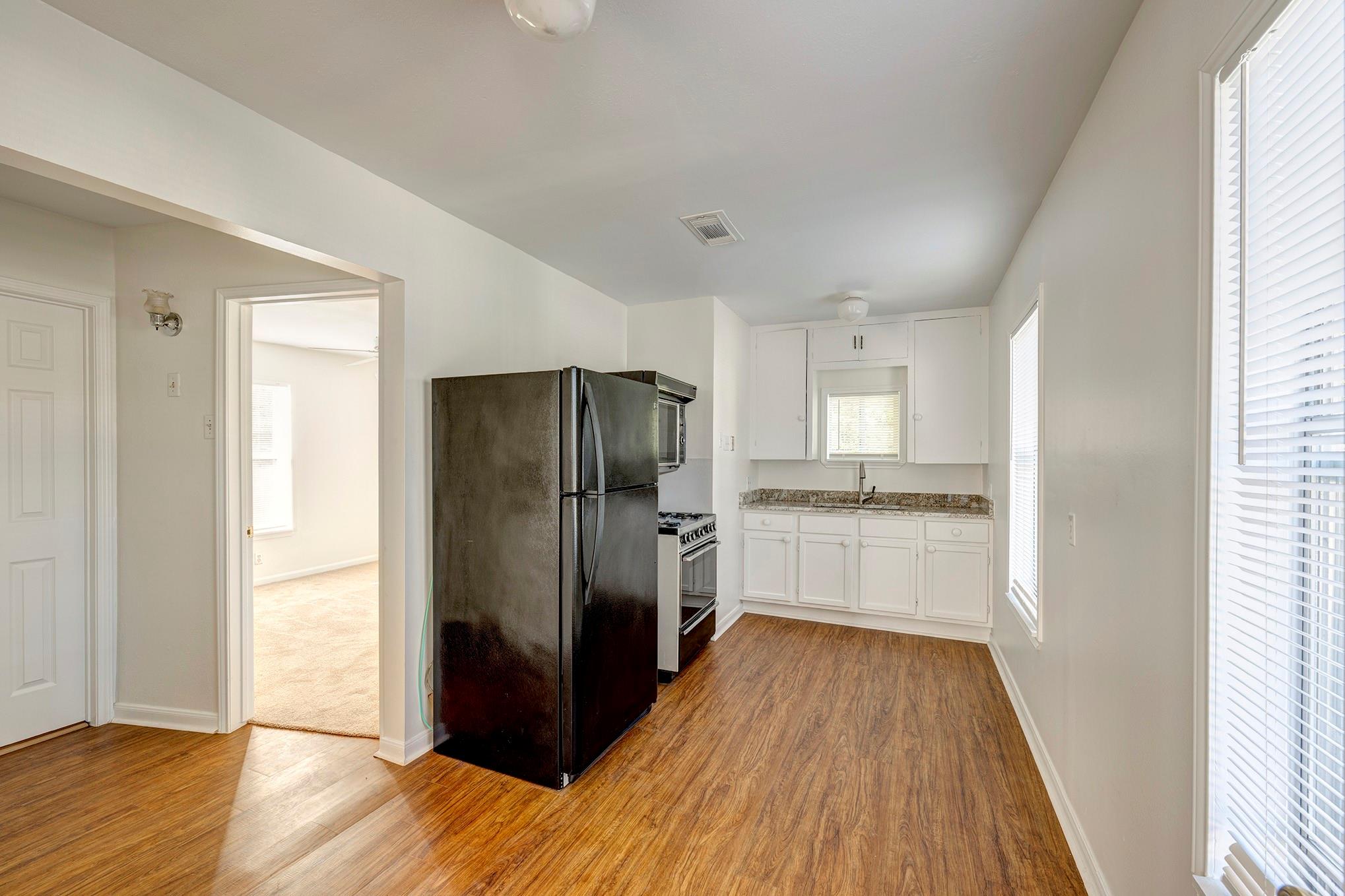 309 W 21st 1/2 Street Unit: UPPER