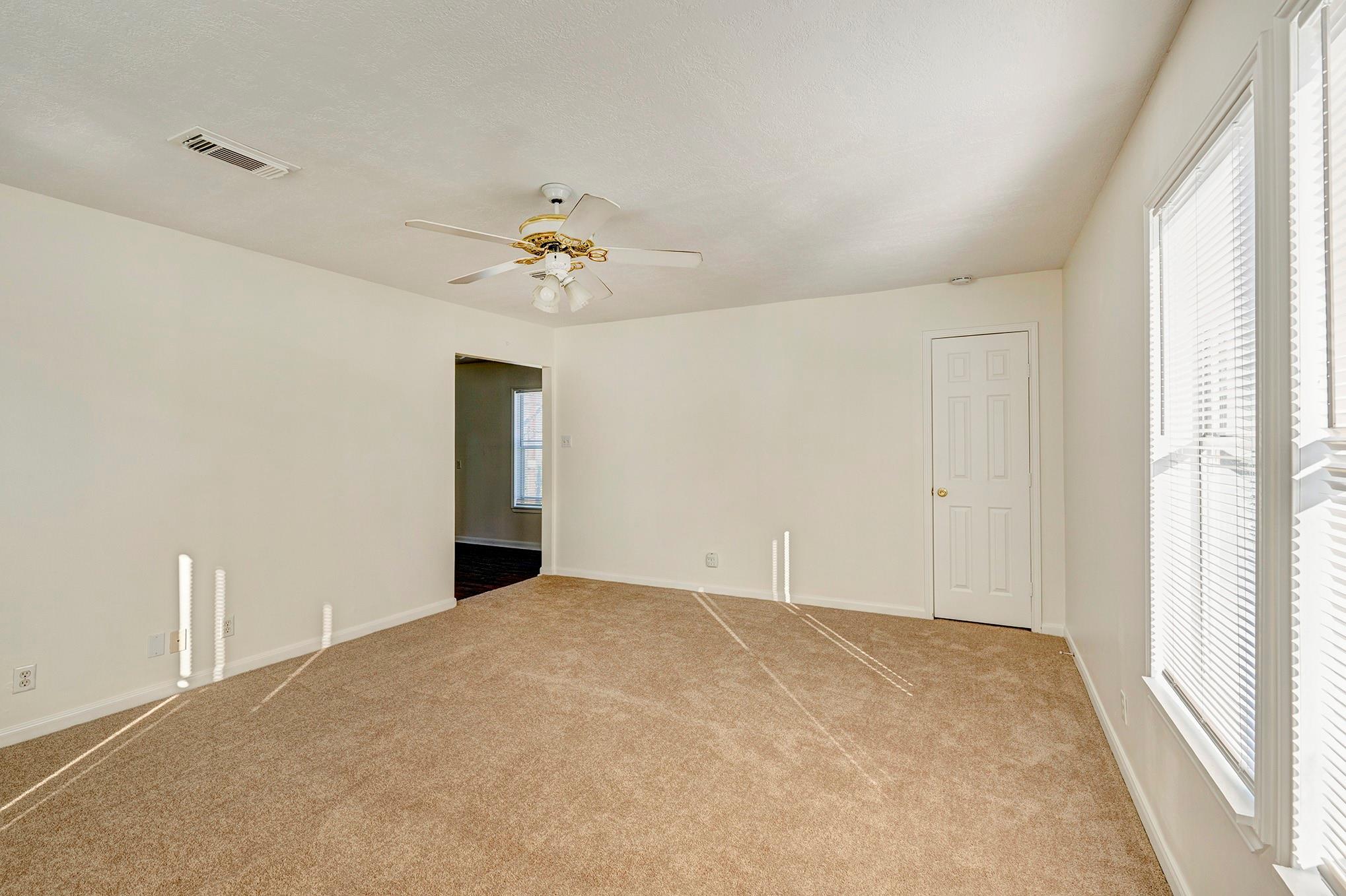 309 W 21st 1/2 Street Unit: UPPER