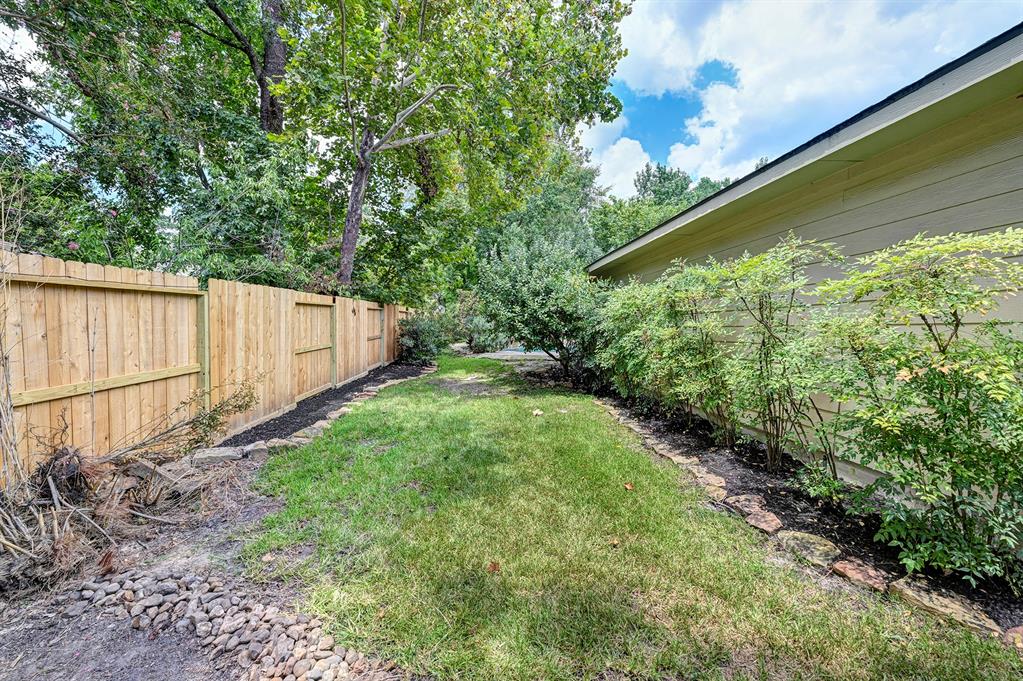 19 Split Rail Place