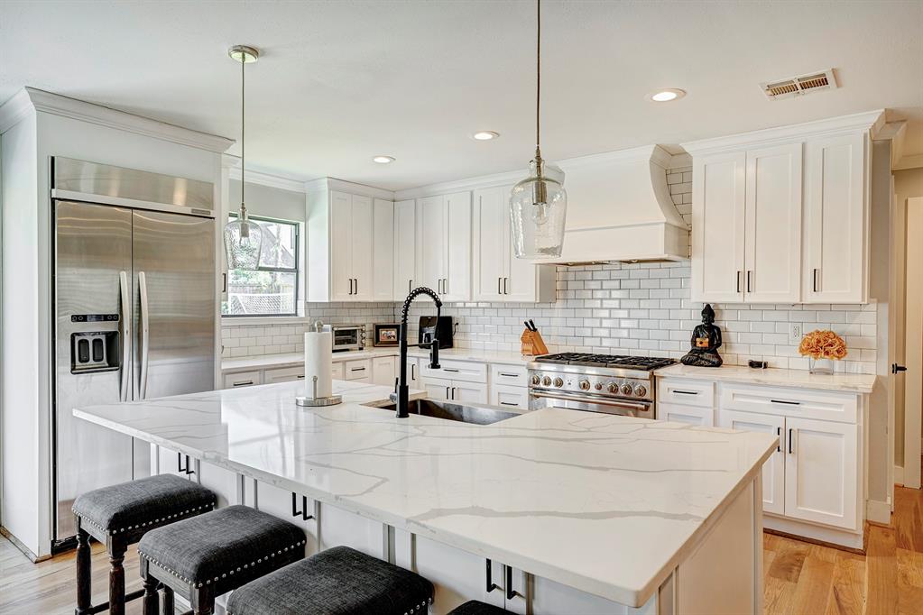 1712 Hollister Street